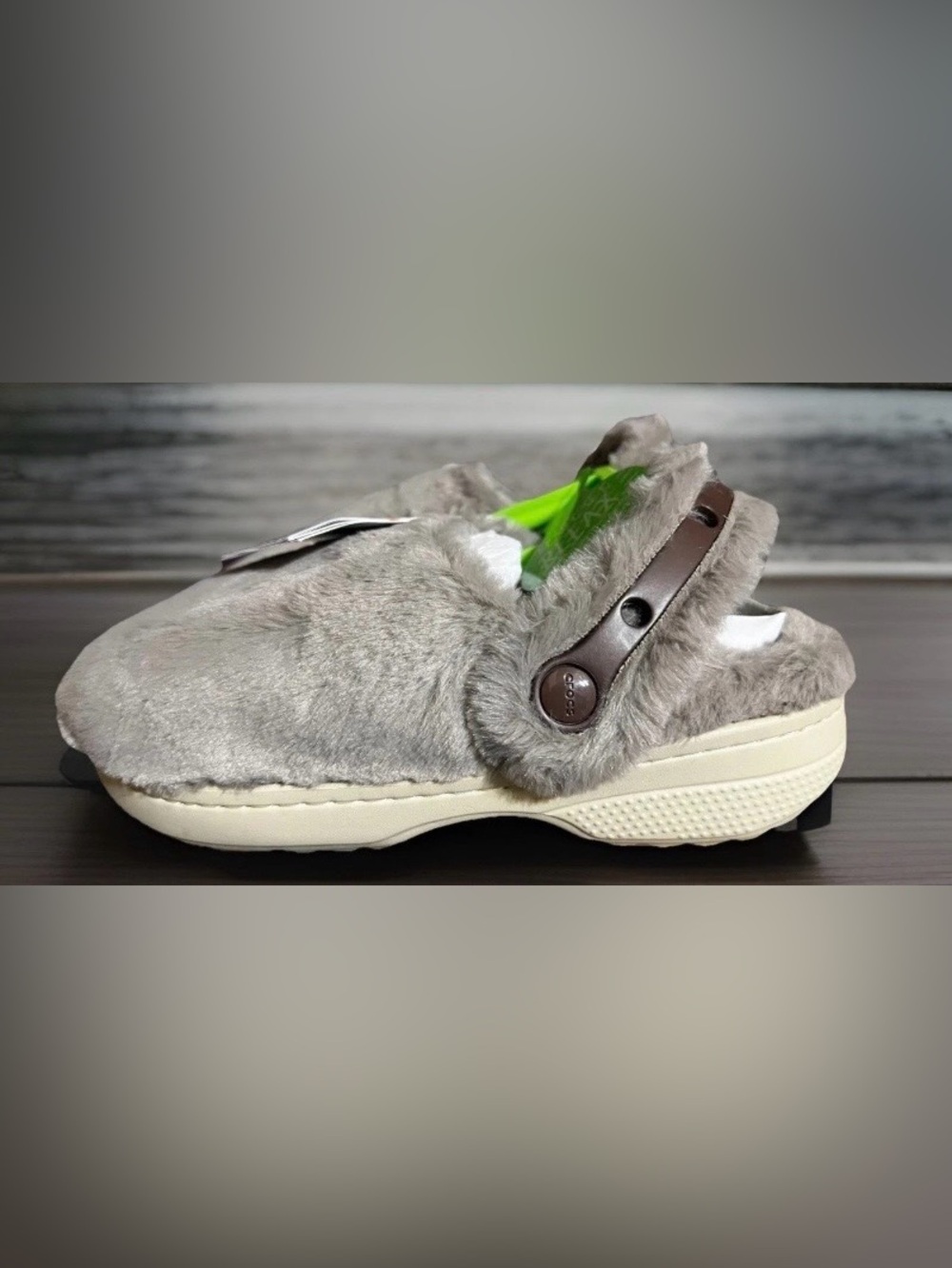 New CROCS Women's Unforgettable Slip-On Clogs Gray slipper shoes W6 or 4.5 Youth
